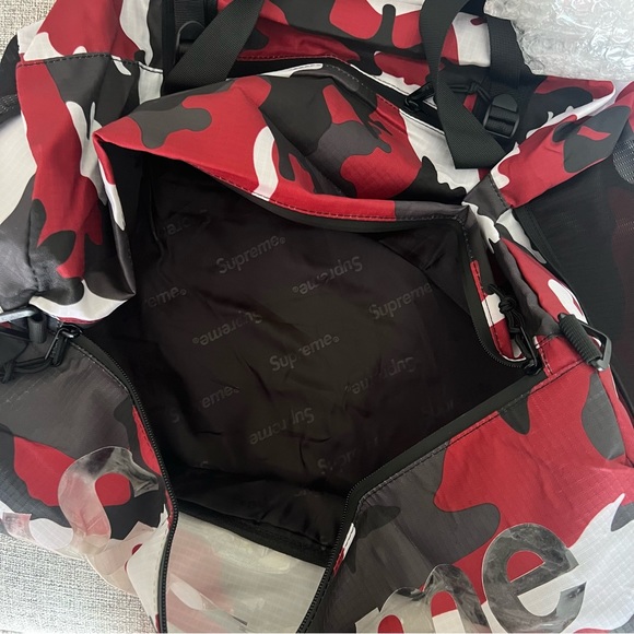 ❌SOLD❌NWT Supreme Duffle Bag (SS21) - Picture 4 of 4